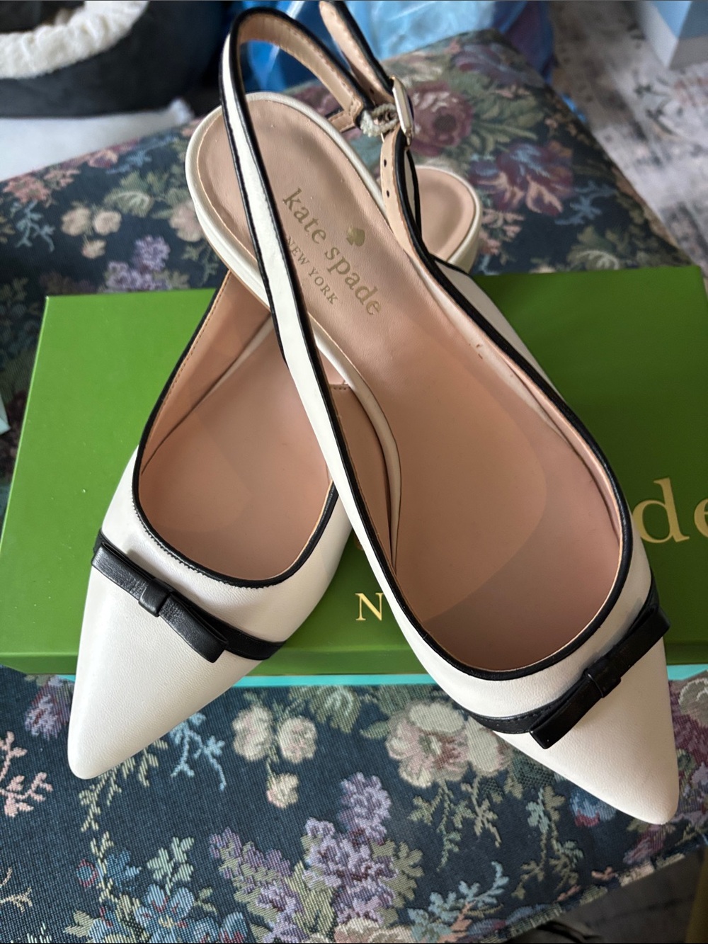 KATE SPADE White and Black Pointed Slingback Flats with Bow Size 9